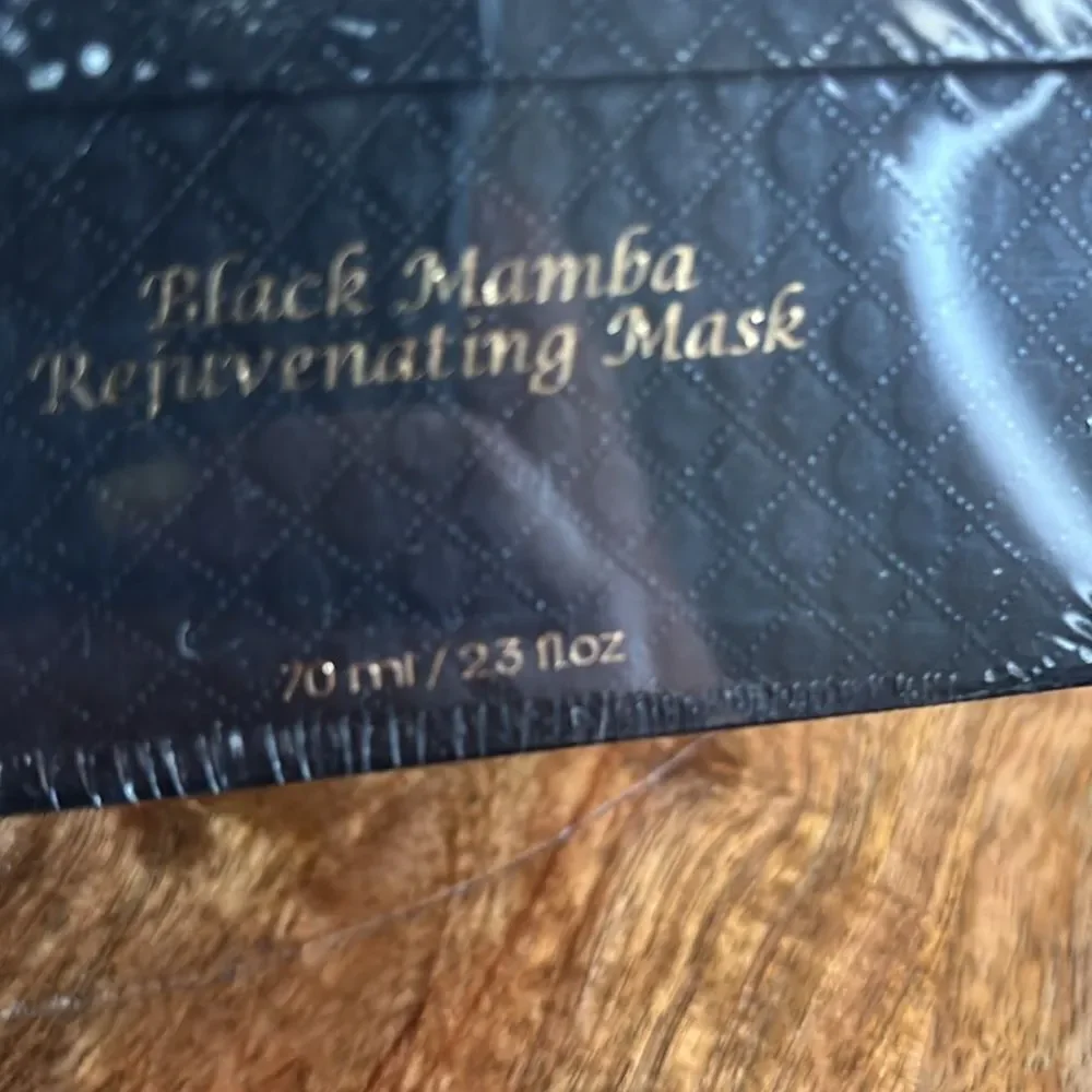 L’Core Paris Black Mamba Rejuvenating Mask